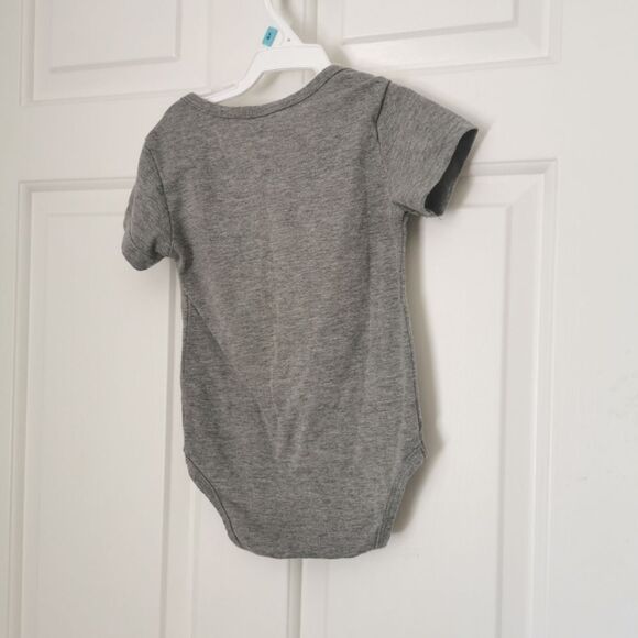 5/$10 Short sleeve onesie - Picture 3 of 3